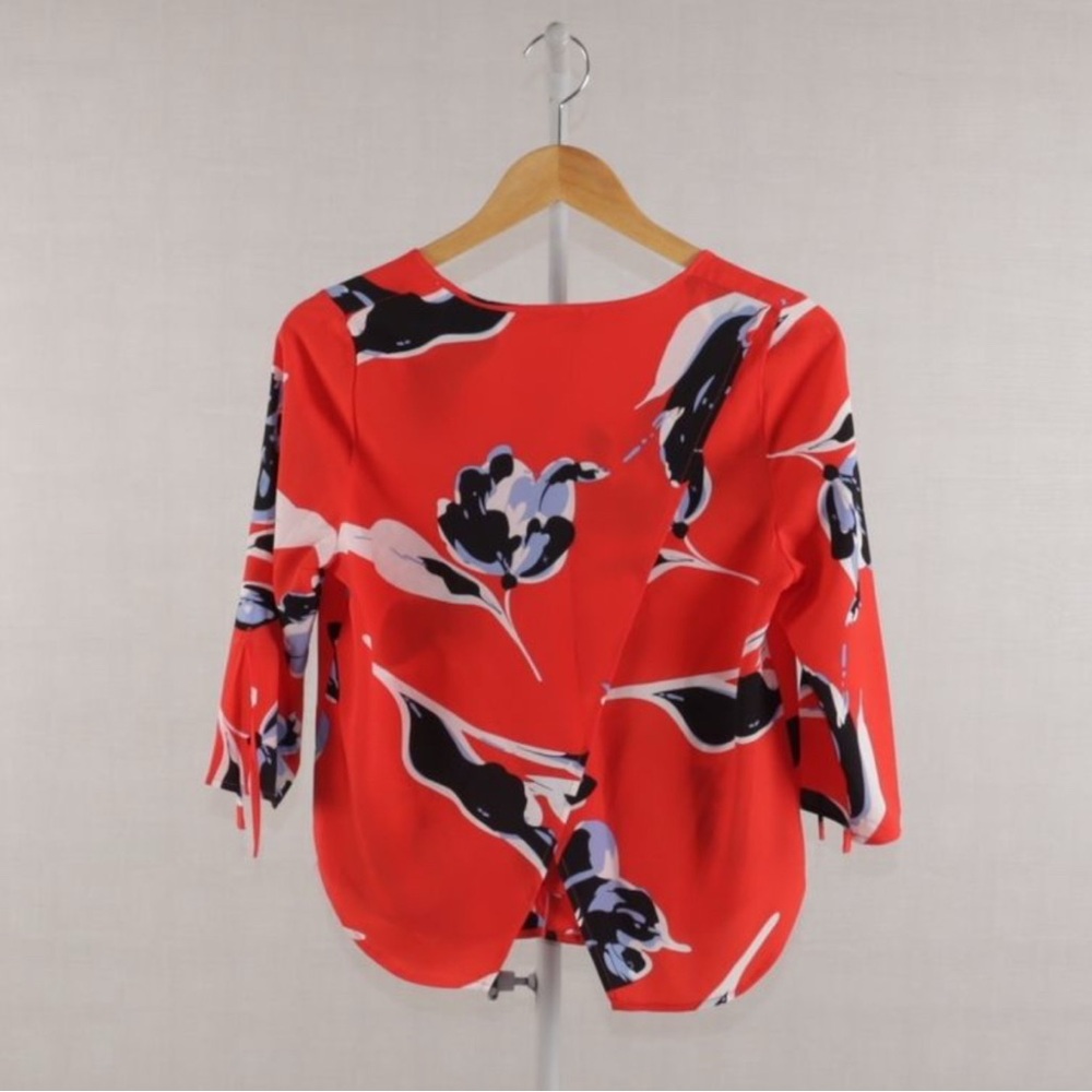 HOST PICK Bold spring abstract tulip top - Picture 2 of 6